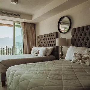 Grand Venetian Beachfront Apartamento